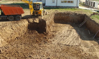 Рытье котлованов под фундамент в Сальске – цена от 2555 руб. за м3 | 2Землекопа-Слс
